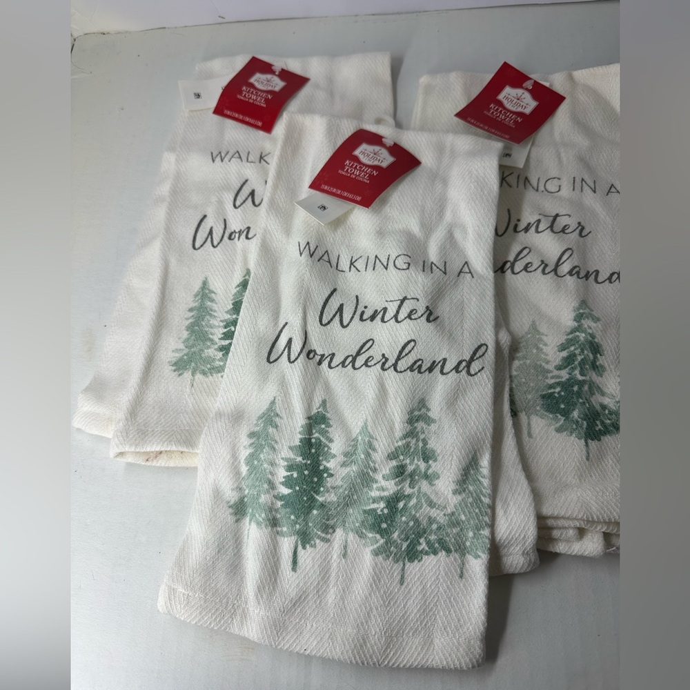 Holiday Time Walking in a Winter Wonderland Kitchen Towels set of 3 NWT